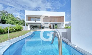 Casa en Venta en Cancun en Residencial Lagos del Sol con Alberca y Terraza Abierta