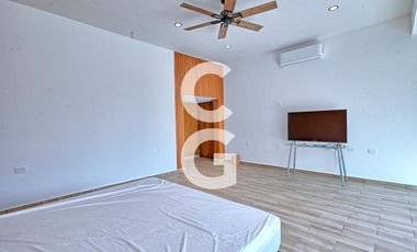 Casa en Venta en Cancun en Residencial Lagos del Sol con Alberca y Terraza Abierta