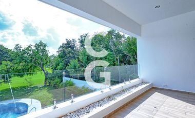 Casa en Venta en Cancun en Residencial Lagos del Sol con Alberca y Terraza Abierta