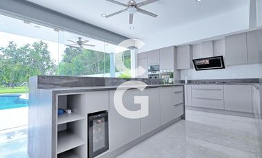 Casa en Venta en Cancun en Residencial Lagos del Sol con Alberca y Terraza Abierta