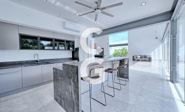 Casa en Venta en Cancun en Residencial Lagos del Sol con Alberca y Terraza Abierta