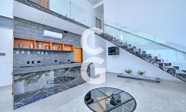 Casa en Venta en Cancun en Residencial Lagos del Sol con Alberca y Terraza Abierta