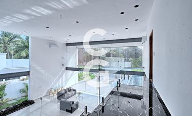 Casa en Venta en Cancun en Residencial Lagos del Sol con Alberca y Terraza Abierta