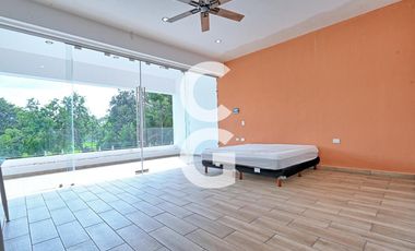 Casa en Venta en Cancun en Residencial Lagos del Sol con Alberca y Terraza Abierta