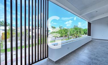 Casa en Venta en Cancun en Residencial Lagos del Sol con Alberca y Terraza Abierta
