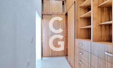 Casa en Venta en Cancun en Residencial Lagos del Sol con Alberca y Terraza Abierta