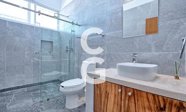 Casa en Venta en Cancun en Residencial Lagos del Sol con Alberca y Terraza Abierta