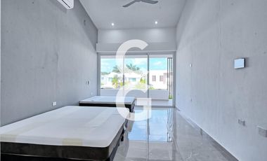 Casa en Venta en Cancun en Residencial Lagos del Sol con Alberca y Terraza Abierta