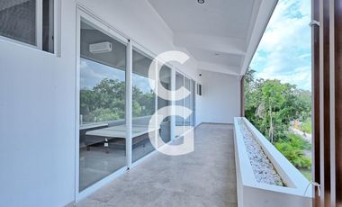 Casa en Venta en Cancun en Residencial Lagos del Sol con Alberca y Terraza Abierta