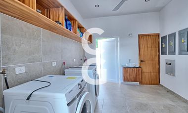 Casa en Venta en Cancun en Residencial Lagos del Sol con Alberca y Terraza Abierta