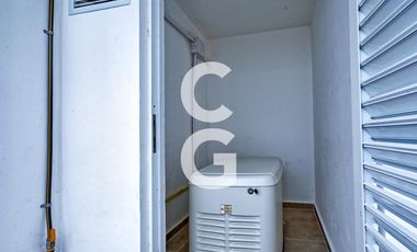 Casa en Venta en Cancun en Residencial Lagos del Sol con Alberca y Terraza Abierta