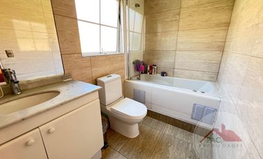 Venta casa 5 dormitorios en microbarrio cerrado, Valle Lo Campino