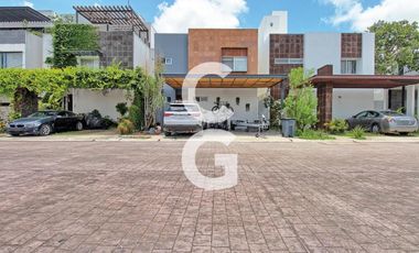 Casa en Venta en Cancún en Residencial Aqua by Cumbres con Alberca