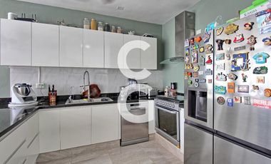 Casa en Venta en Cancún en Residencial Aqua by Cumbres con Alberca