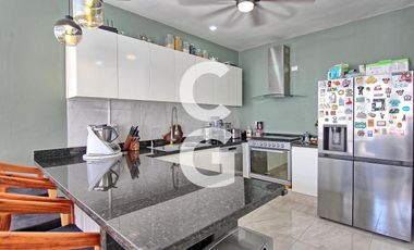 Casa en Venta en Cancún en Residencial Aqua by Cumbres con Alberca
