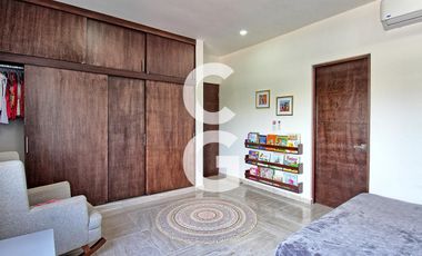 Casa en Venta en Cancún en Residencial Aqua by Cumbres con Alberca