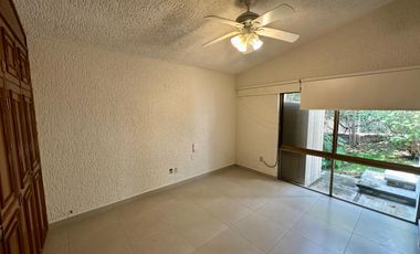 LAS CAÑADAS CASA EN RENTA CON BONITA VISTA MUY BIEN UBICADA