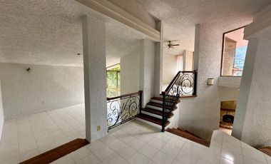 LAS CAÑADAS CASA EN RENTA CON BONITA VISTA MUY BIEN UBICADA