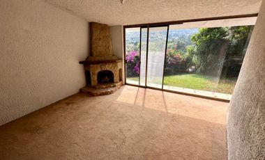 LAS CAÑADAS CASA EN RENTA CON BONITA VISTA MUY BIEN UBICADA