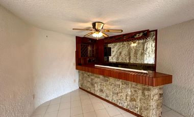 LAS CAÑADAS CASA EN RENTA CON BONITA VISTA MUY BIEN UBICADA