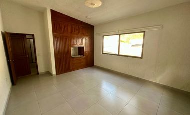 LAS CAÑADAS CASA EN RENTA CON BONITA VISTA MUY BIEN UBICADA