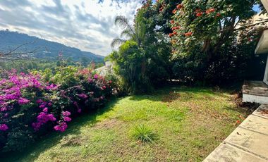 LAS CAÑADAS CASA EN RENTA CON BONITA VISTA MUY BIEN UBICADA