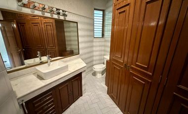 LAS CAÑADAS CASA EN RENTA CON BONITA VISTA MUY BIEN UBICADA