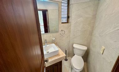 LAS CAÑADAS CASA EN RENTA CON BONITA VISTA MUY BIEN UBICADA