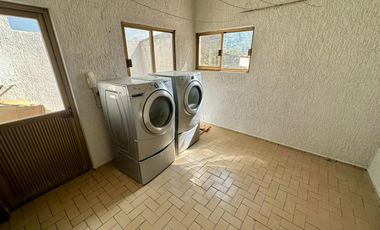 LAS CAÑADAS CASA EN RENTA CON BONITA VISTA MUY BIEN UBICADA