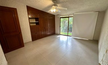 LAS CAÑADAS CASA EN RENTA CON BONITA VISTA MUY BIEN UBICADA