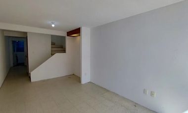 CASA EN VENTA, EN ZONA HABITACIONAL, EXCELENTE UBICACIÓN