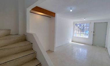 CASA EN VENTA, EN ZONA HABITACIONAL, EXCELENTE UBICACIÓN