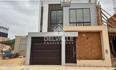 Casa de 3 Pisos en Venta – Excelente Distribución y Terraza Amplia