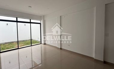 Casa de 3 Pisos en Venta – Excelente Distribución y Terraza Amplia