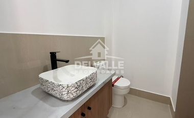 Casa de 3 Pisos en Venta – Excelente Distribución y Terraza Amplia