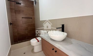 Casa de 3 Pisos en Venta – Excelente Distribución y Terraza Amplia