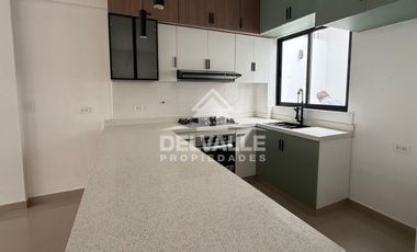 Casa de 3 Pisos en Venta – Excelente Distribución y Terraza Amplia