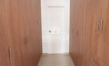 Casa de 3 Pisos en Venta – Excelente Distribución y Terraza Amplia