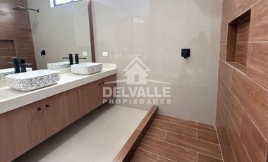 Casa de 3 Pisos en Venta – Excelente Distribución y Terraza Amplia