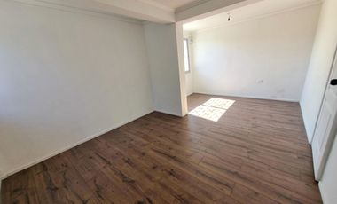 Amplia casa remodelada, 3 dormitorios 1 baño, 160 mts2