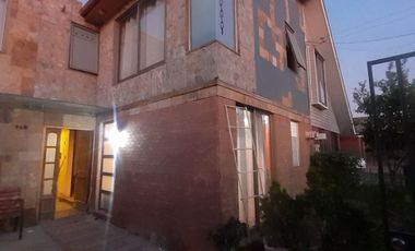 AMPLIA CASA 4 DORMITORIOS 3 BAÑOS MAS SERVICIO