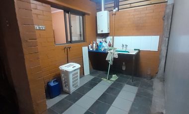 AMPLIA CASA 4 DORMITORIOS 3 BAÑOS MAS SERVICIO