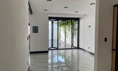 Exclusiva Casa De 3 Niveles Con Elegancia Y Seguridad En Lomas De La Reforma! (41948871)