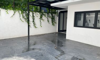Exclusiva Casa De 3 Niveles Con Elegancia Y Seguridad En Lomas De La Reforma! (41948871)