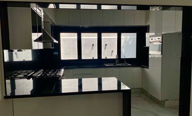 Exclusiva Casa De 3 Niveles Con Elegancia Y Seguridad En Lomas De La Reforma! (41948871)