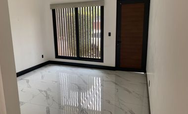 Exclusiva Casa De 3 Niveles Con Elegancia Y Seguridad En Lomas De La Reforma! (41948871)