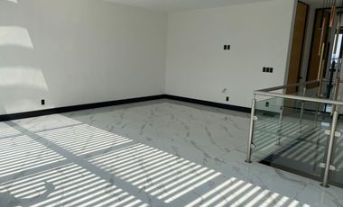 Exclusiva Casa De 3 Niveles Con Elegancia Y Seguridad En Lomas De La Reforma! (41948871)