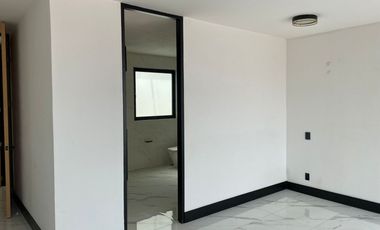 Exclusiva Casa De 3 Niveles Con Elegancia Y Seguridad En Lomas De La Reforma! (41948871)