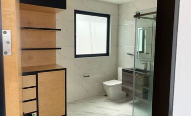 Exclusiva Casa De 3 Niveles Con Elegancia Y Seguridad En Lomas De La Reforma! (41948871)
