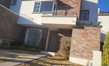 Casa en Condominio 3 Recámaras: La Floresta. Bosques del Lago